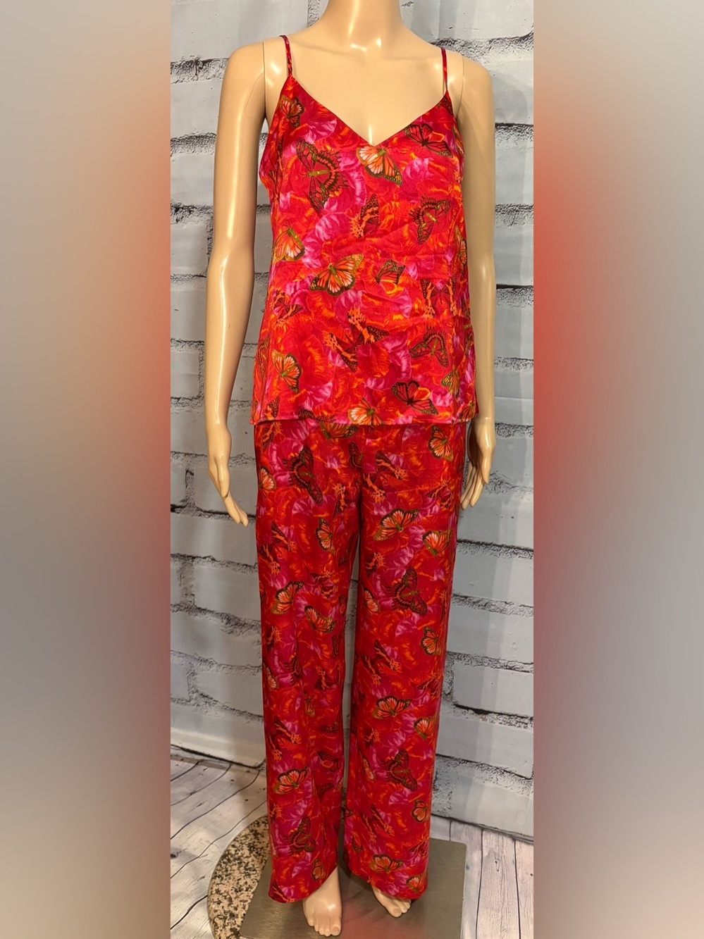 Stunning L’AGENCE Red Silk Butterfly Outfit Size Extra Small and 2